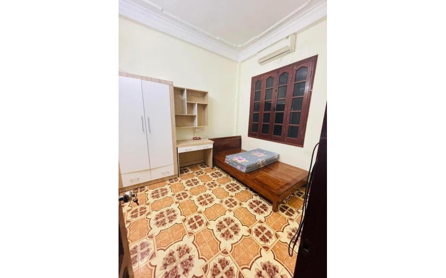 Cho ở nhóm sinh viên 7 - 8 người nhà Đường Láng, 40m2, 4 tầng, 4 ngủ, 15 Triệu, đủ đồ